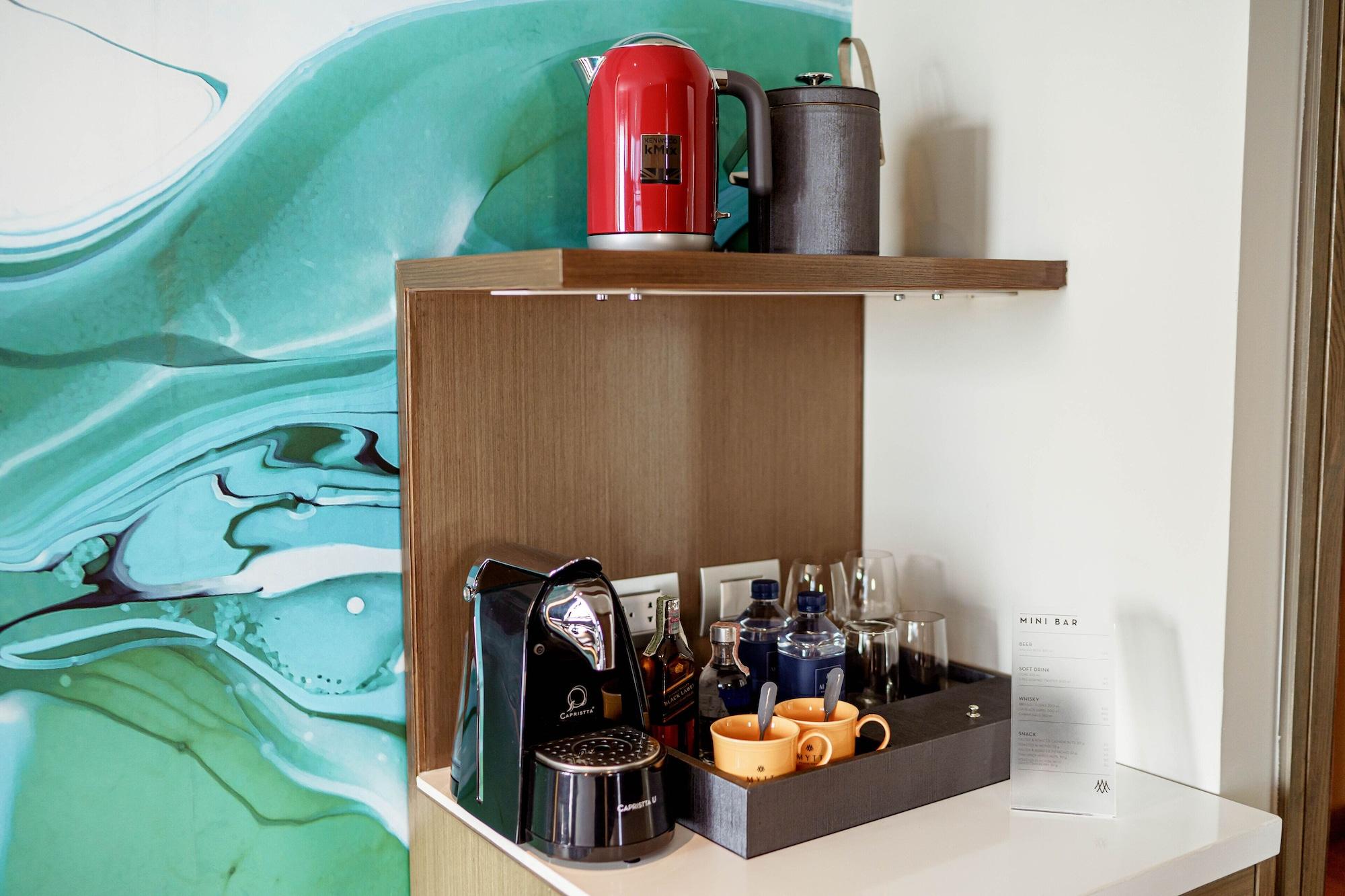 Mytt Hotel Pattaya - Sha Extra Plus Exterior foto A coffee station in a hotel room