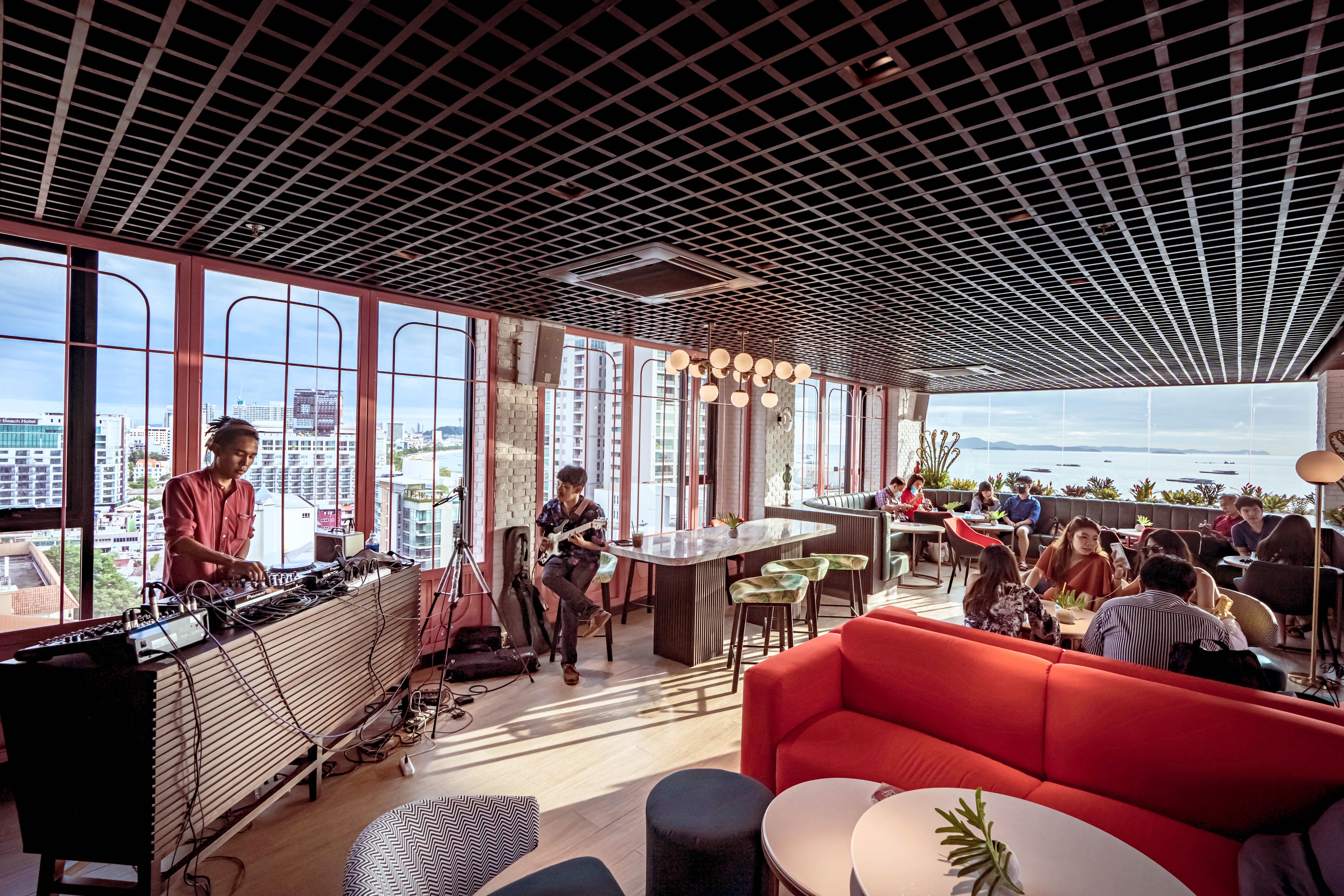 Mytt Hotel Pattaya - Sha Extra Plus Exterior foto The Sky Bar